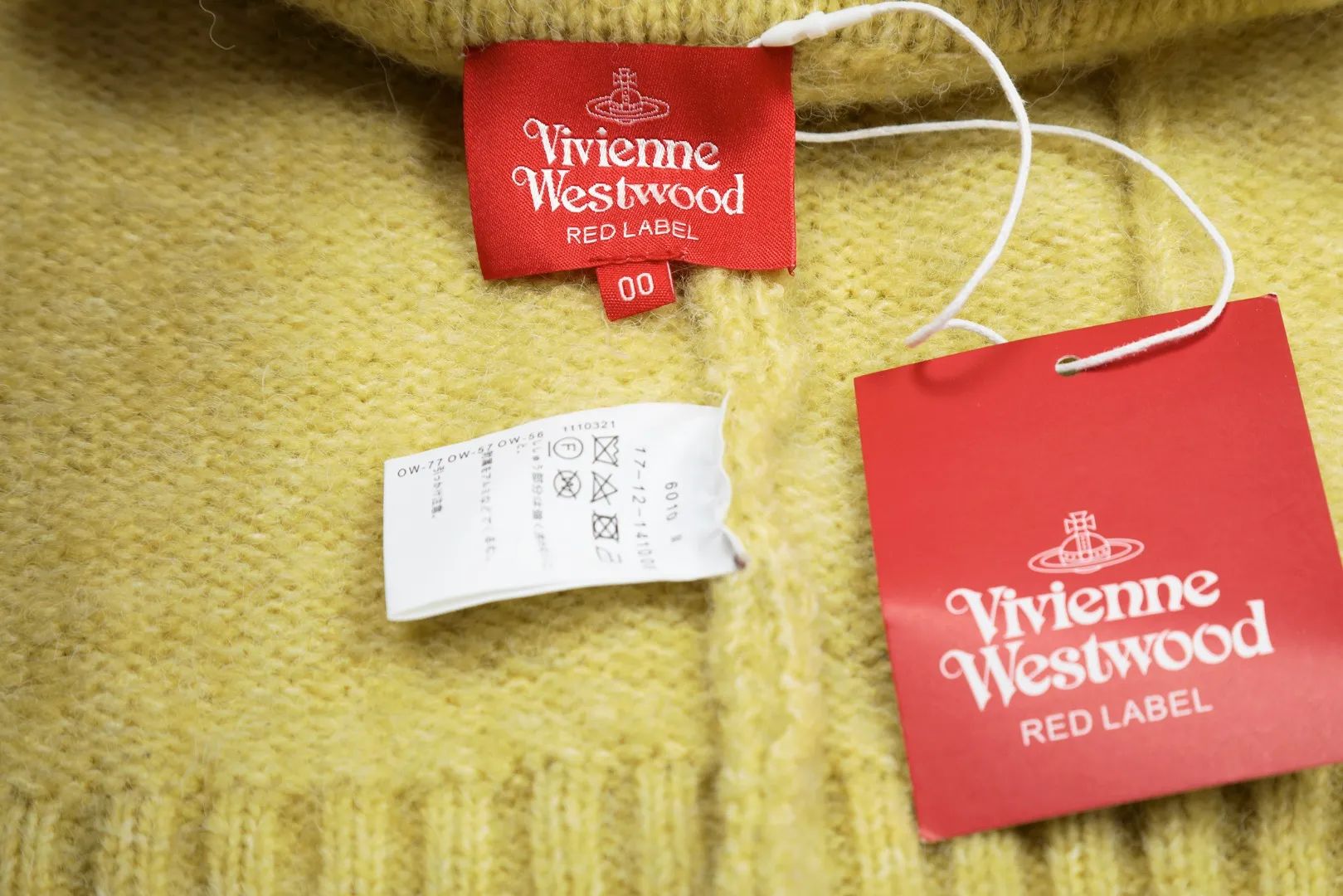VIVI137 vivienne west wood 25th new spring style cardigan with three-color yarn splicing and embroidered chapter design 🧩 5.5-count custom-woven and dyed tunic wool, definitely not the spandex imitation wool on the market 🧩100% restoration of heavy-duty weaving method loose cuffs restored original pattern 🧩super high embroidery density single chapter 20,000 stitches of embroidery 🧩100% chemically tested custom-woven and dyed wool 0 color difference Size: 1 yard (90-110 pounds) 2 yards (110-130 pounds) 3 yards (130-150 pounds) Color: gray yellow